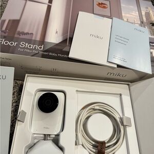 Miku Pro Smart Baby Monitor with Floor Stand
